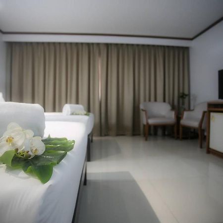 Friday Hotel Uttaradit Bagian luar foto