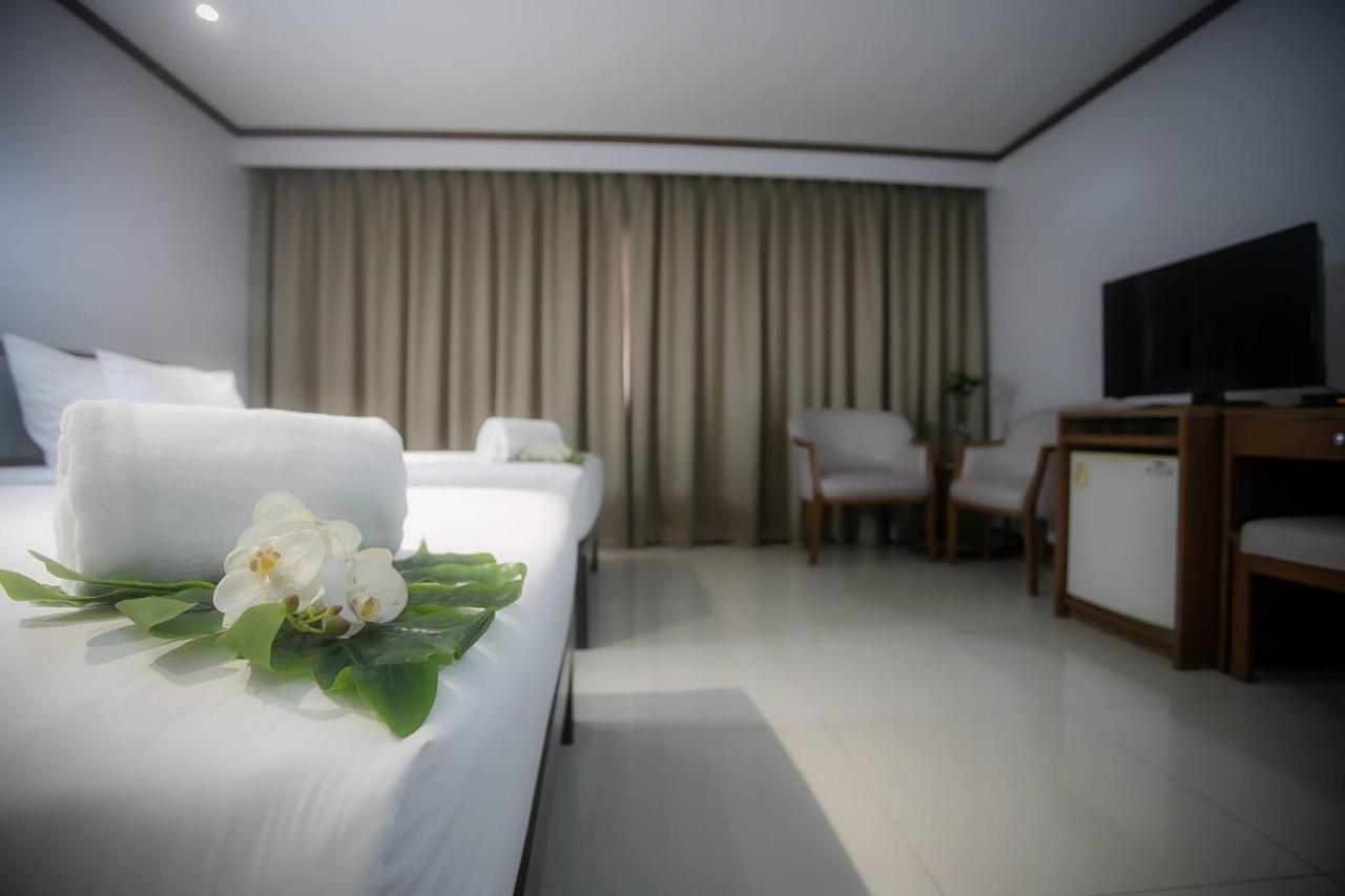 Friday Hotel Uttaradit Bagian luar foto