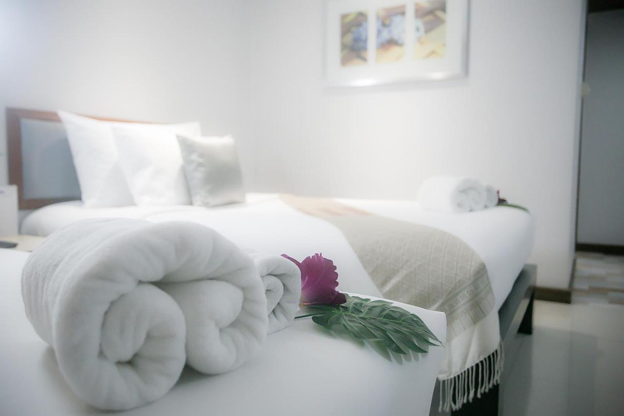 Friday Hotel Uttaradit Bagian luar foto