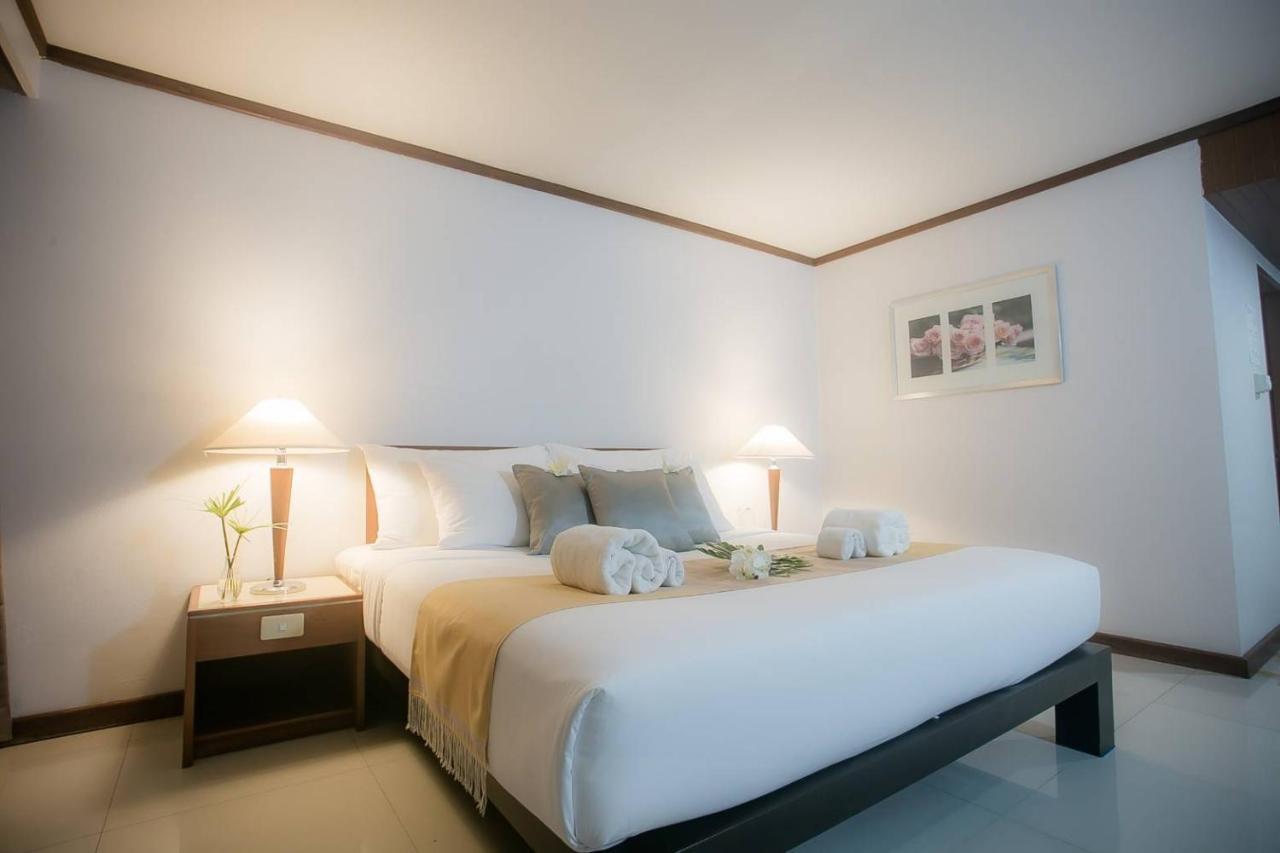 Friday Hotel Uttaradit Bagian luar foto