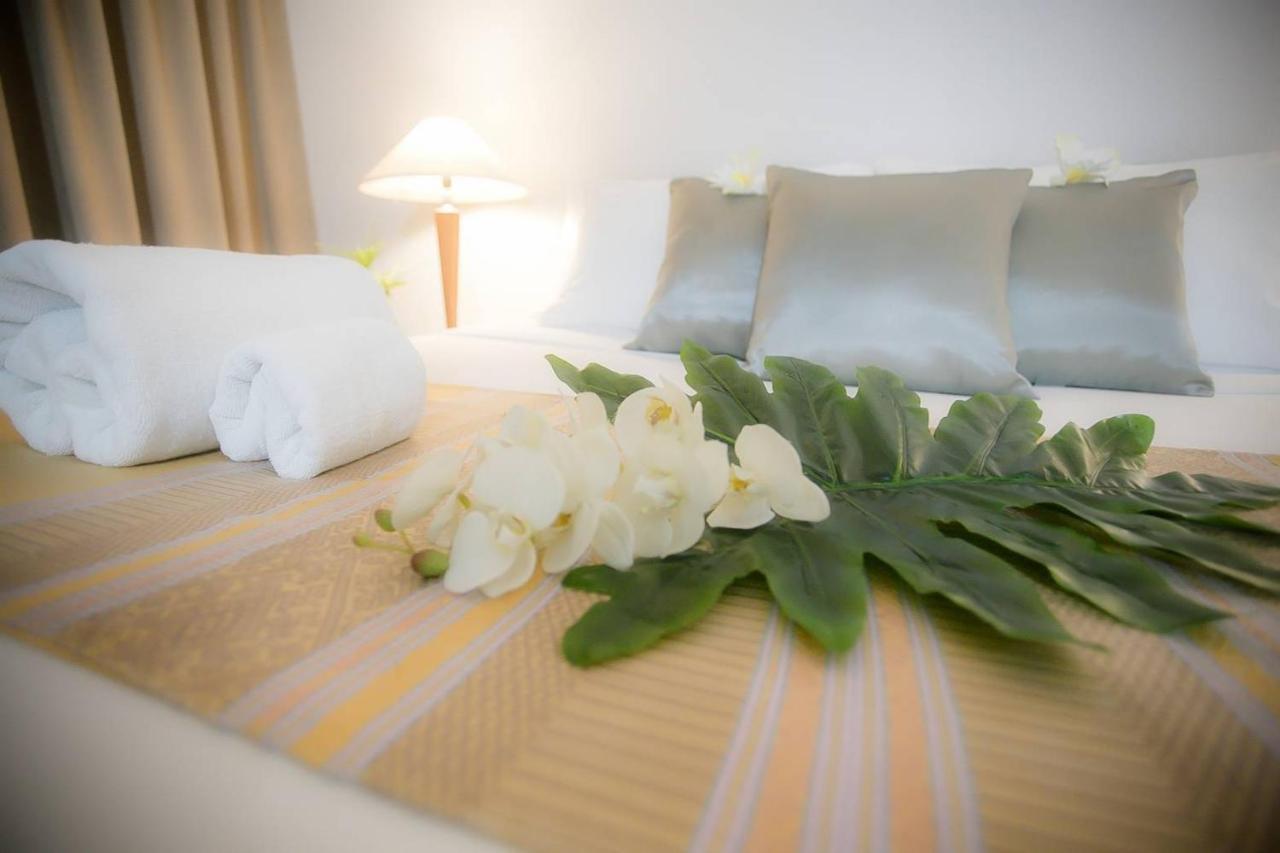 Friday Hotel Uttaradit Bagian luar foto