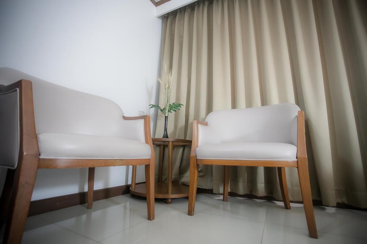 Friday Hotel Uttaradit Bagian luar foto