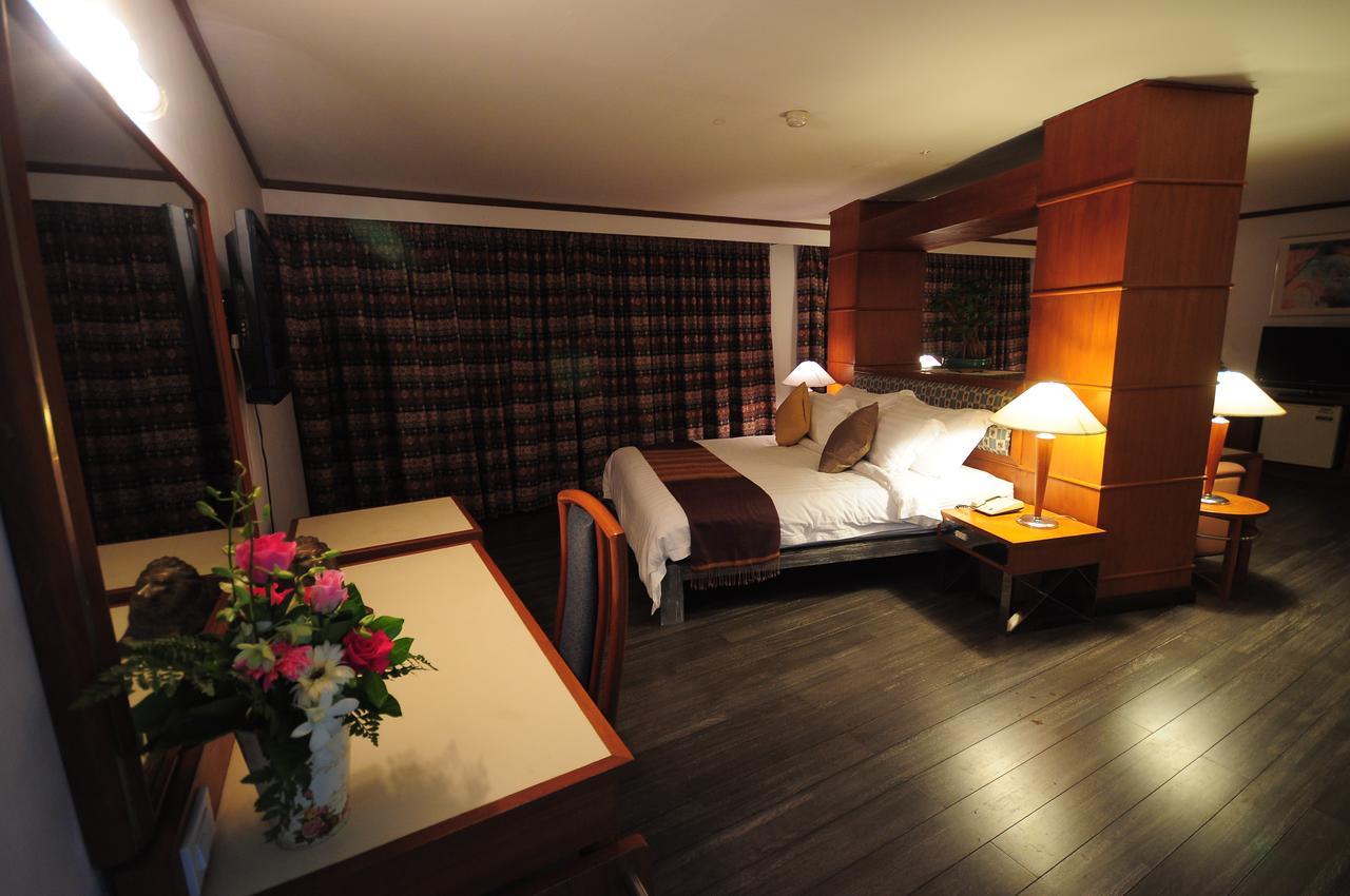 Friday Hotel Uttaradit Bagian luar foto