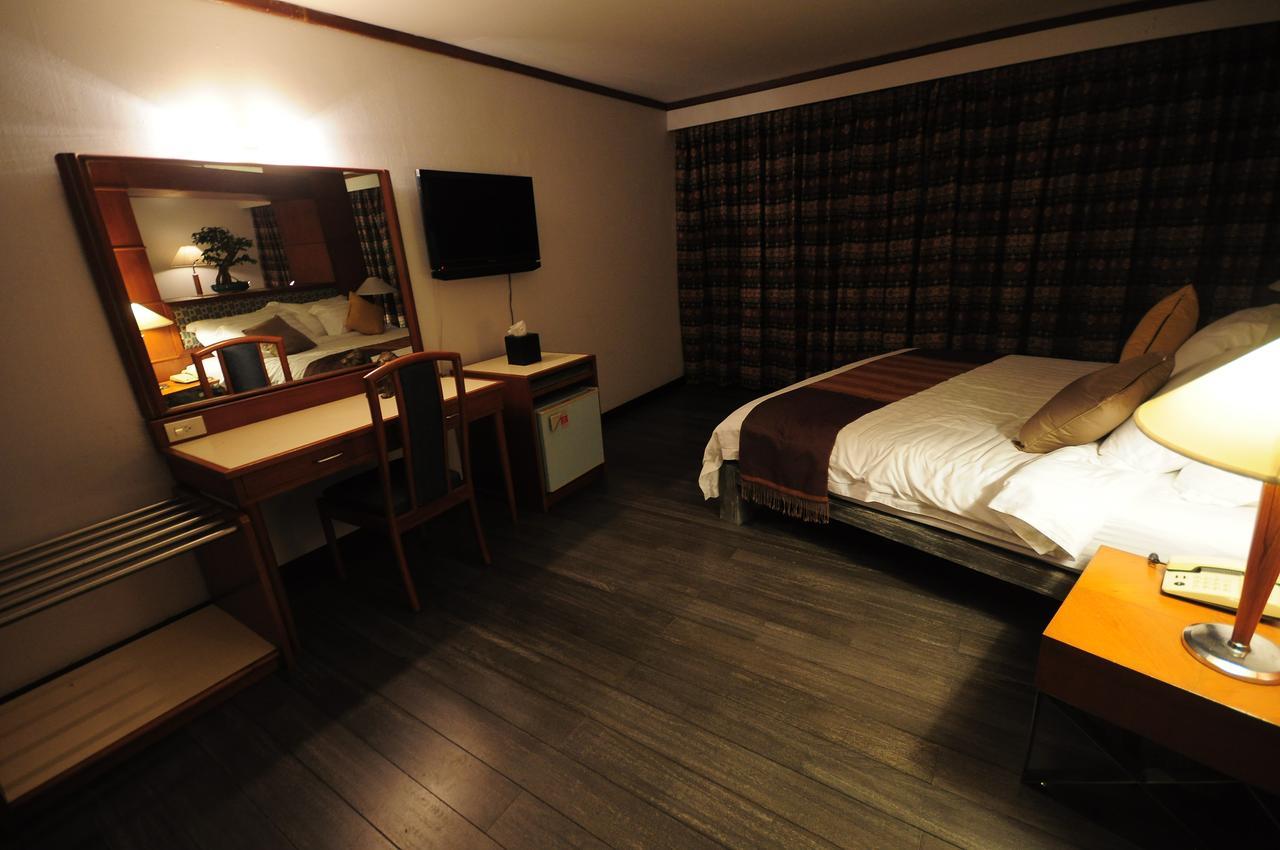 Friday Hotel Uttaradit Bagian luar foto