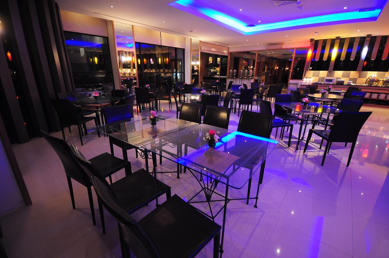 Friday Hotel Uttaradit Bagian luar foto