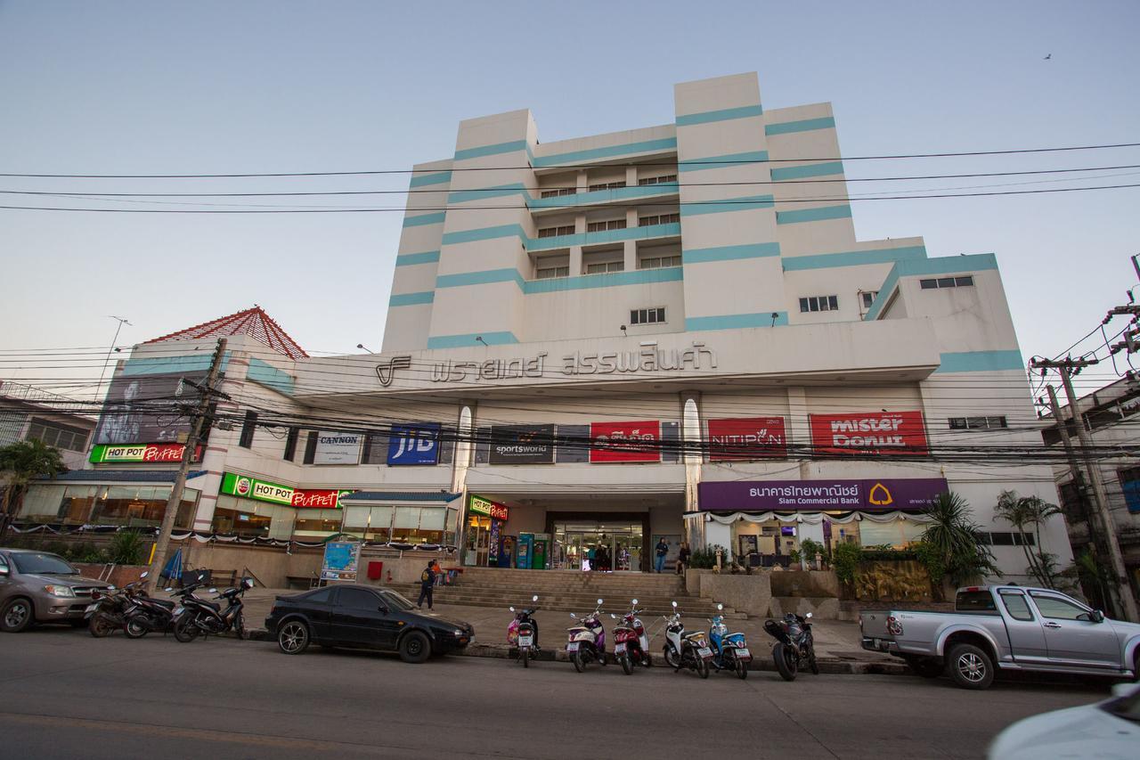 Friday Hotel Uttaradit Bagian luar foto