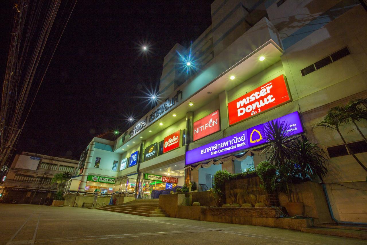 Friday Hotel Uttaradit Bagian luar foto