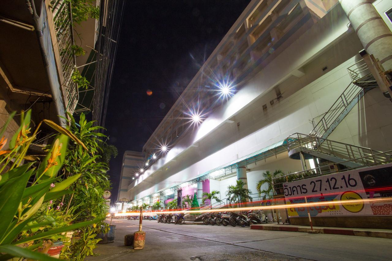 Friday Hotel Uttaradit Bagian luar foto