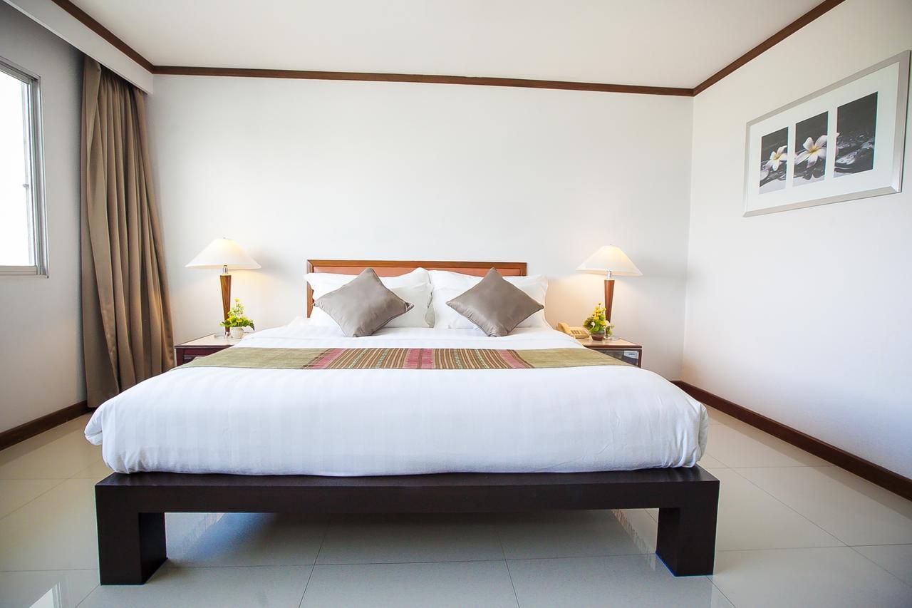 Friday Hotel Uttaradit Bagian luar foto
