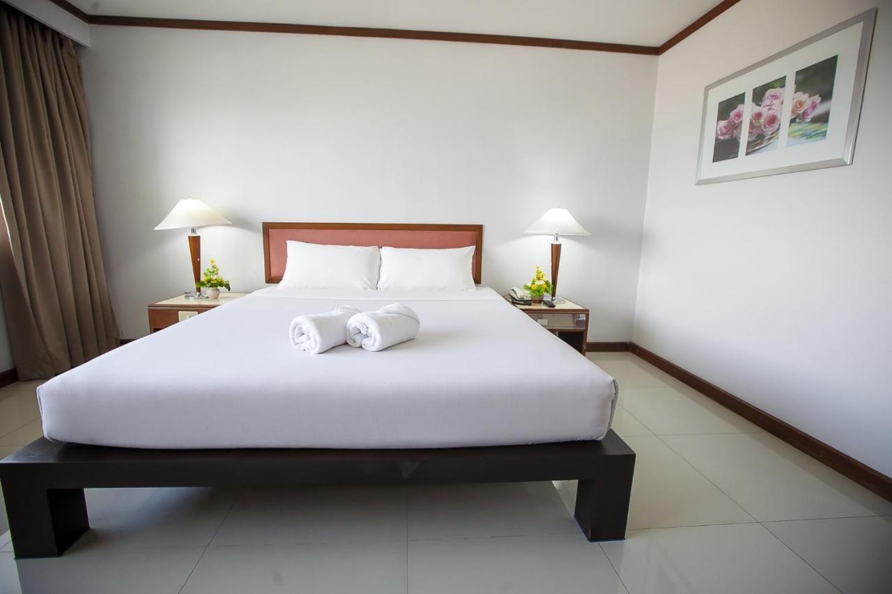 Friday Hotel Uttaradit Bagian luar foto